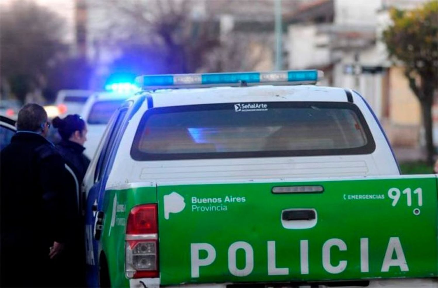 Borracho chocó un auto estacionado mientras viajaba con su hijo de 10 años