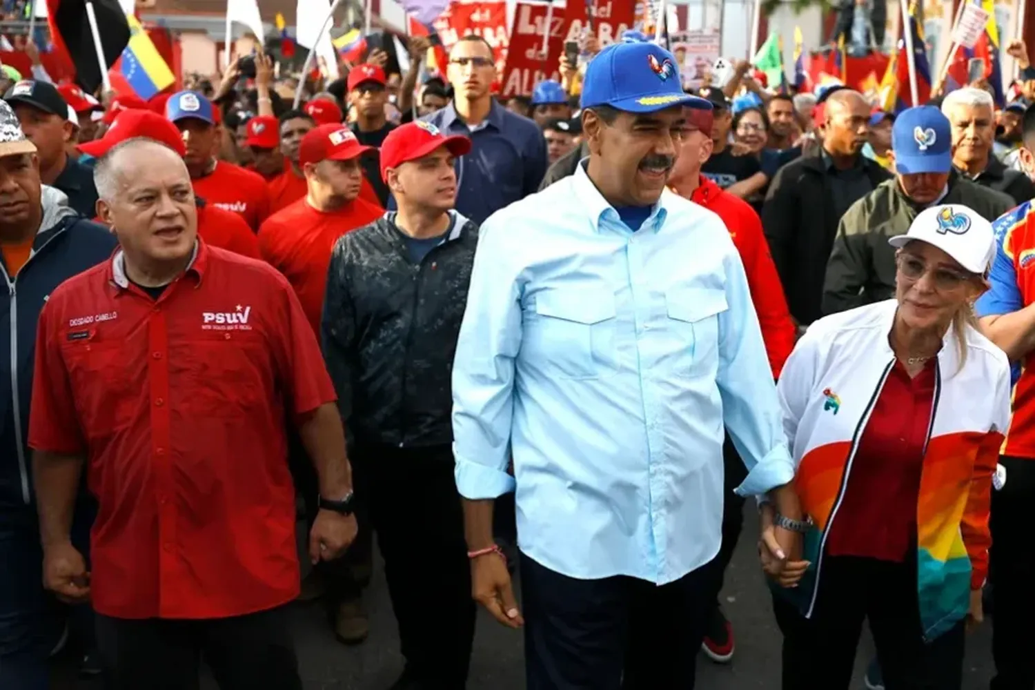 Nicolás Maduro junto a su esposa, Cilia Flores, y el primer vicepresidente del oficialista Partido Socialista Unido de Venezuela (PSUV), Diosdado Cabello EFE/Miguel Gutiérrez