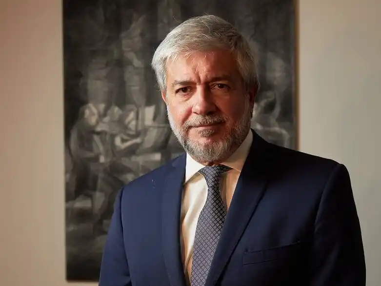 Ricardo Delgado opina que el gobierno debe realizar políticas transformadoras.
