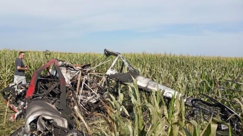 Un piloto rosarino sobrevivió de milagro tras estrellarse con una avioneta fumigadora en un campo de Entre Ríos