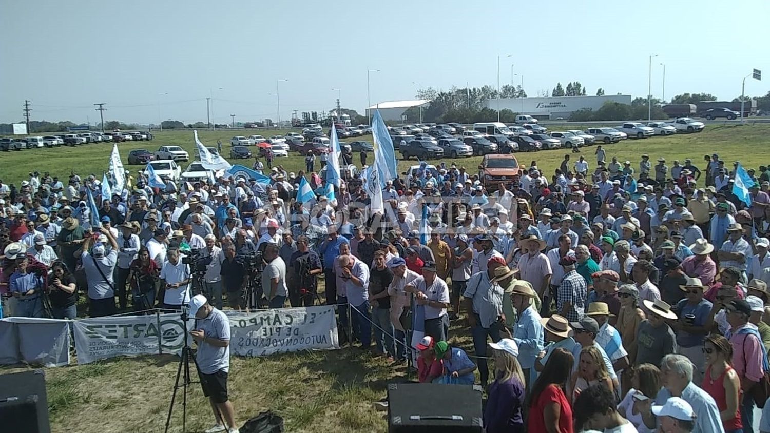 Fuerte protesta del campo a la vera de la Ruta 9: "la situación no da para más"