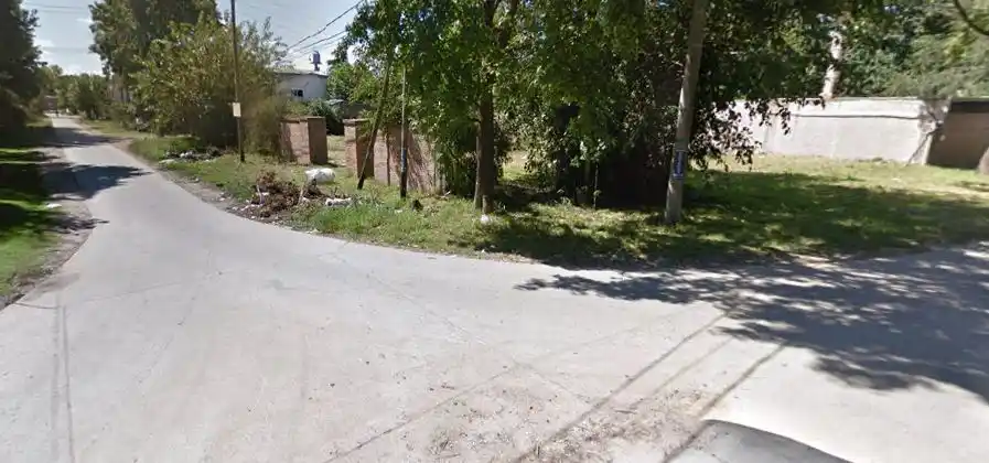 Hallan a una mujer asesinada con una puñalada en el torso en un descampado de Moreno