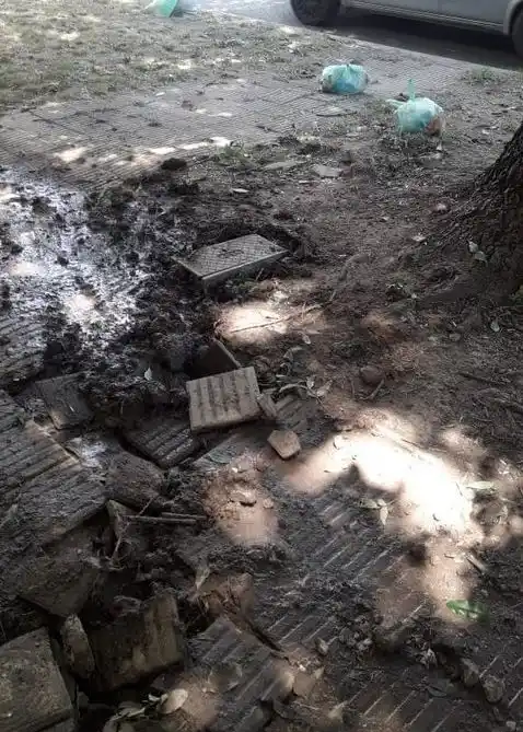 “Arreglaron pérdida de agua y los vecinos la usan de basural”