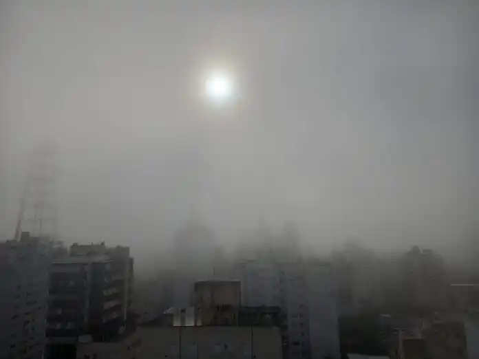 Alerta violeta: un banco de niebla cubre casi toda la provincia de Buenos Aires