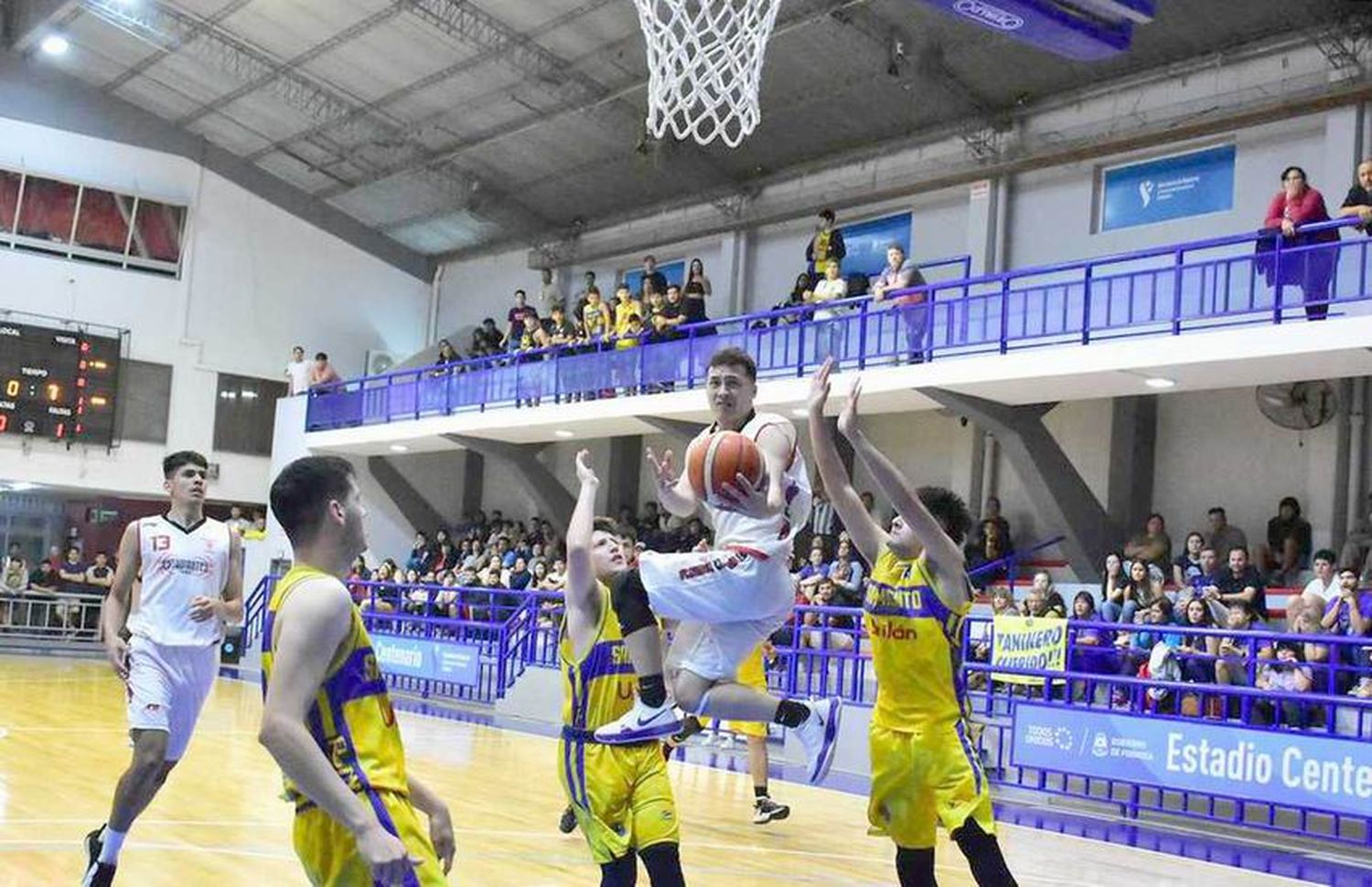 Estudiantes ganó el tercer
clásico y ya están los cruces