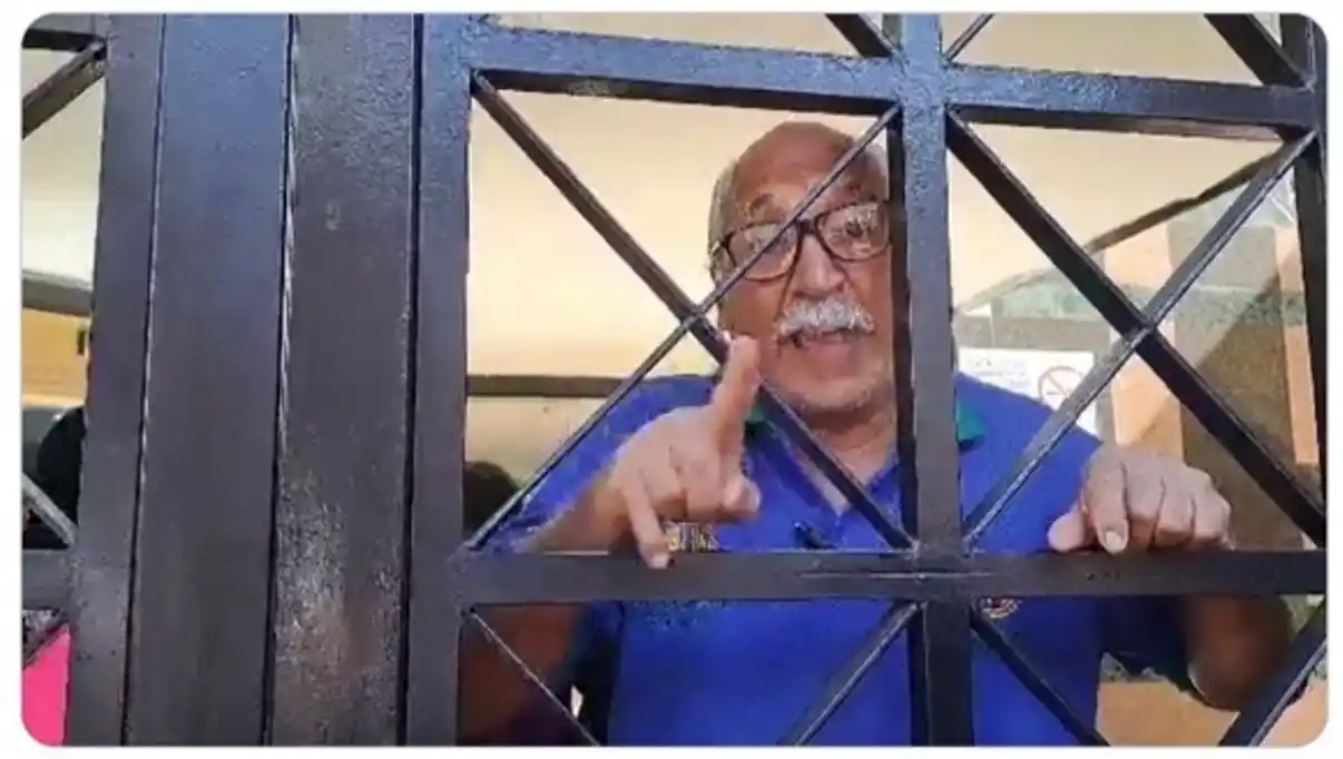 ¡SIN DERECHO A CHISTAR! Retenido profesor por exigir el pago de cestatickets para el gremio de la educación (VIDEO)