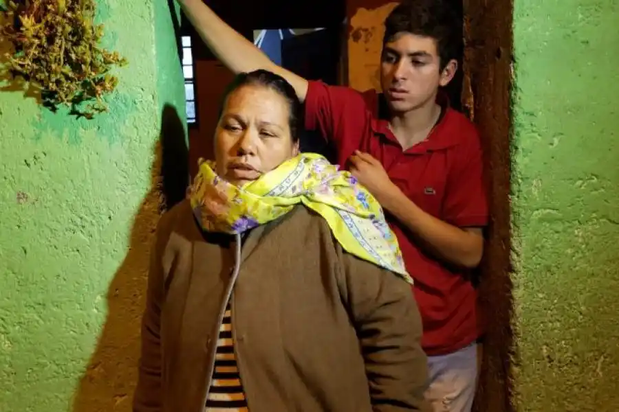 La madre de la joven que murió quemada: "Debe haber estado acostada y la rociaron"