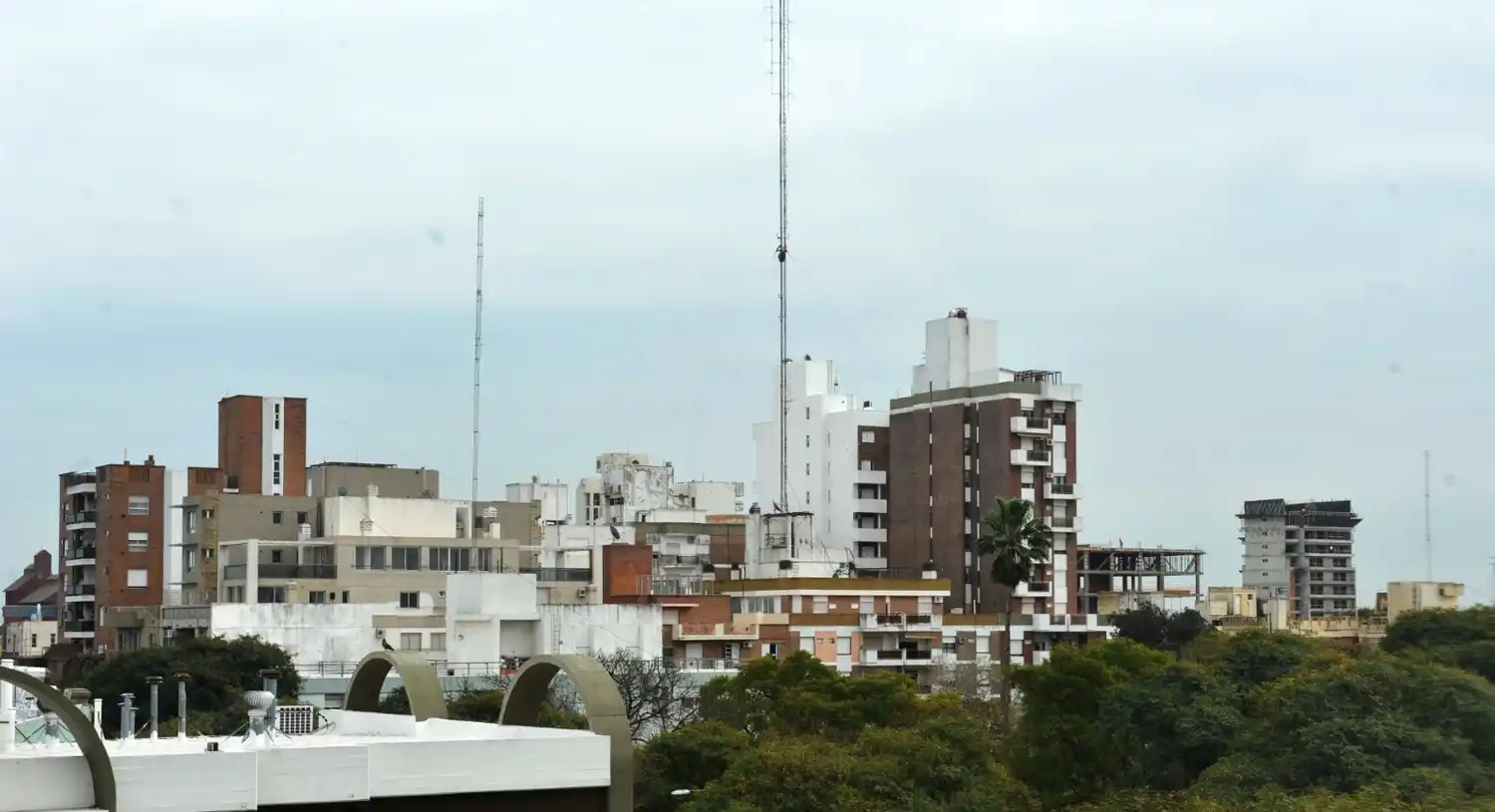 Calor y probabilidad de tormentas marcan el inicio de semana