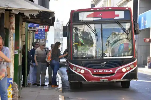 Hoy se discutirá la revisión de las tarifas solicitada por las empresas de transporte