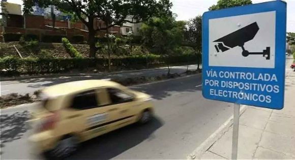 Ya hay multas por infracciones de tránsito que equivalen a lo que vale un auto usado