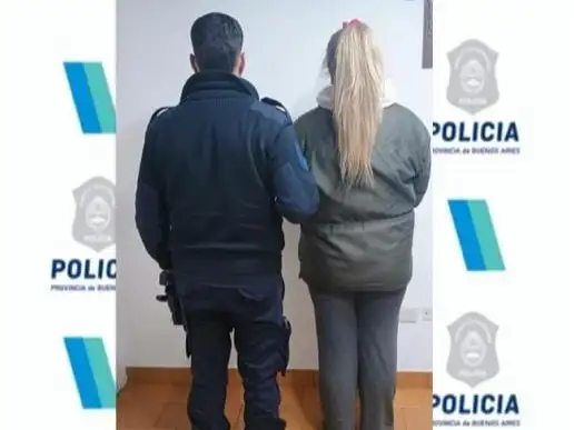 La aprehendida afronta cargos por hurto.