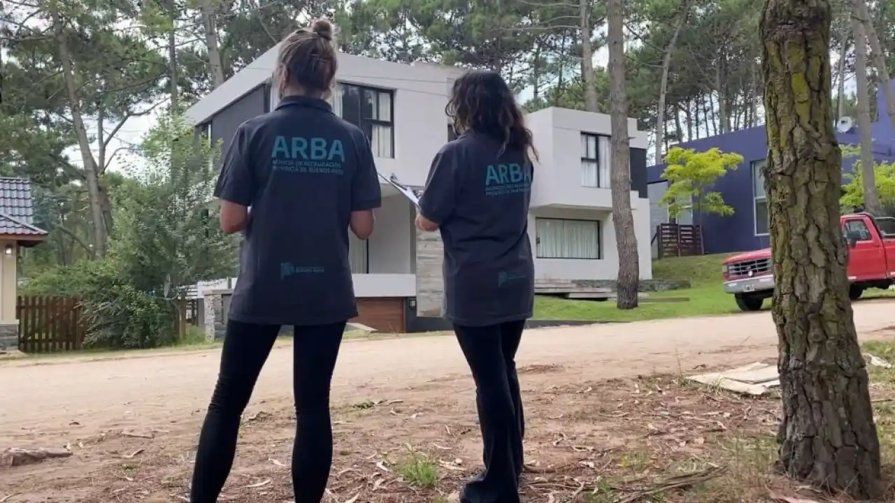 Pinamar: ARBA detectó 6 torres de departamentos y 30 casas de lujo declaradas como baldíos