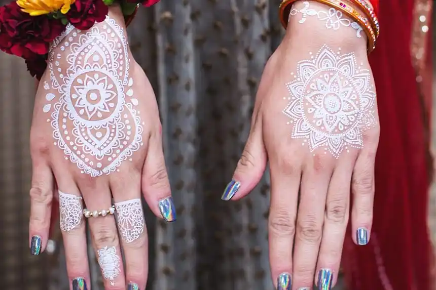 Los tatuajes blancos, la moda del futuro