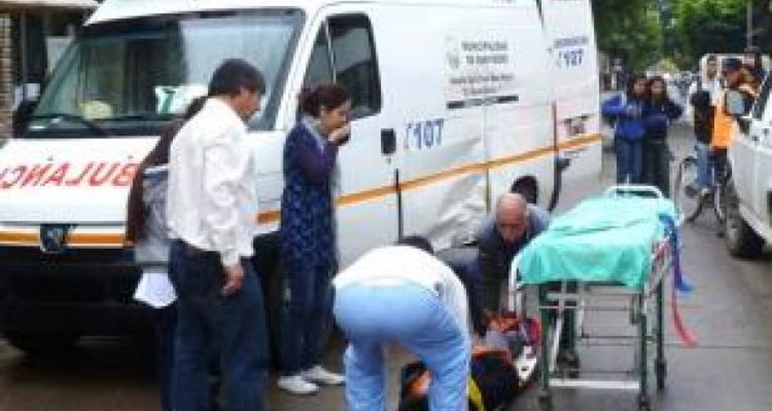 Mujer accidentada en la vía pública