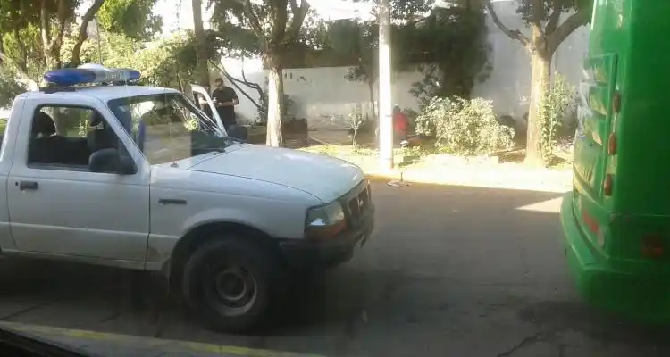 Esperaban el colectivo, acamparon en la plaza de la terminal y los sacaron