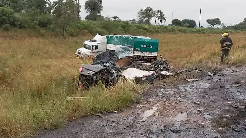 Ruta 14 : tres personas fallecieron en un impresionante choque frontal