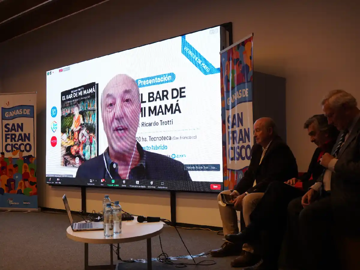 Emotiva presentación del  libro de Ricardo "Kaiá" Trotti