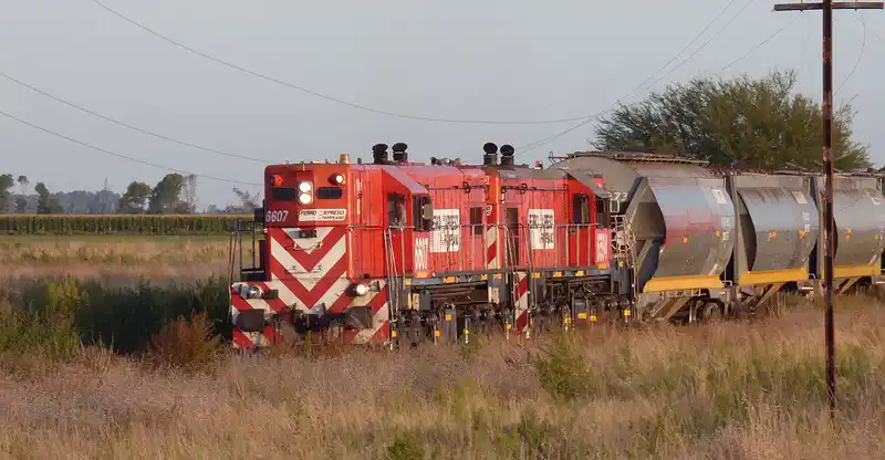 Productores agrarios responsabilizan a Ferroexpreso por los incendios en los campos