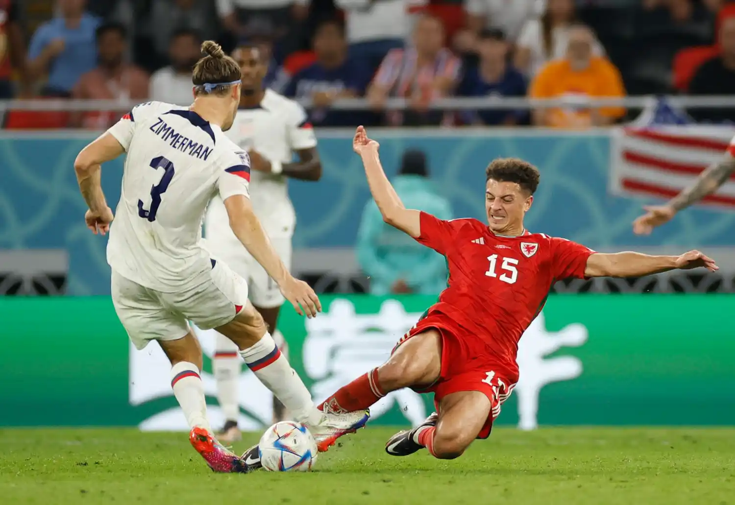 Zimmerman y Ampadu no se guardan nada en el cruce.