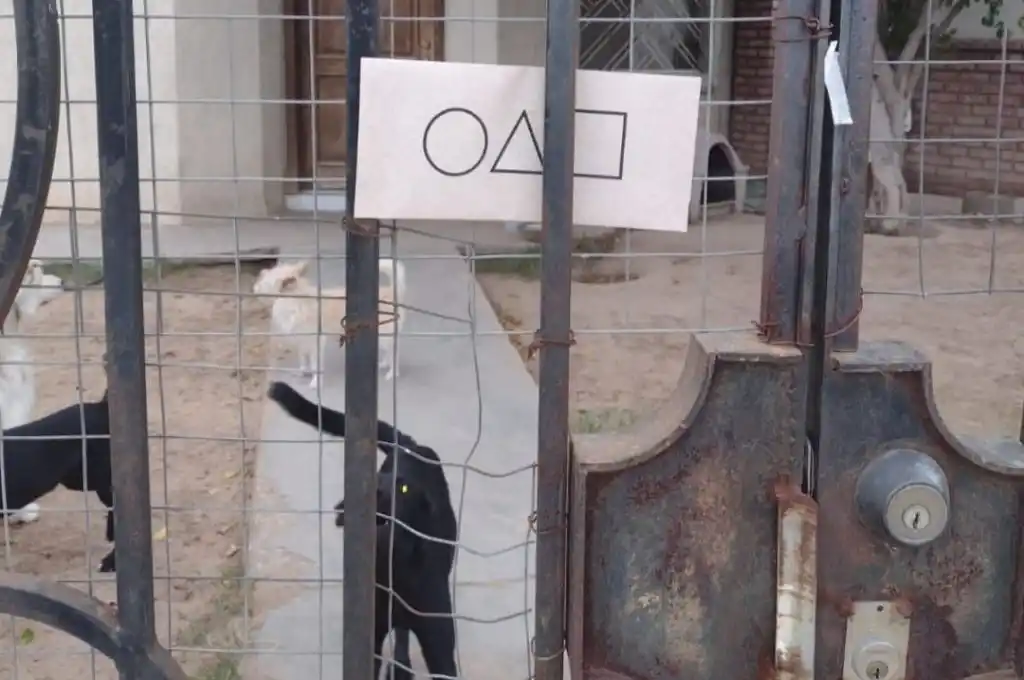 Increíble: en México utilizan sobres de “El Juego del Calamar” para cobrar a sus deudores