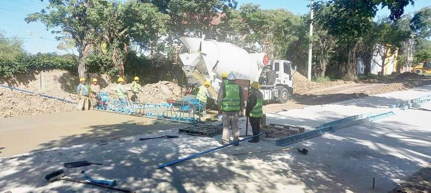 Comenzó la pavimentación de la calle Arenales
anunciada por el gobernador en el OPNGT