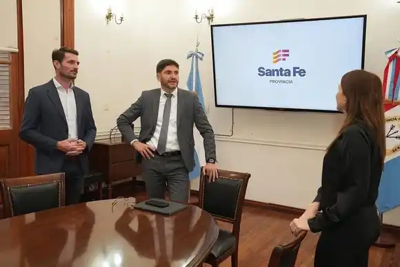 El intendente de San Vicente se reunió con el gobernador Maximiliano Pullaro para coordinar futuras obras