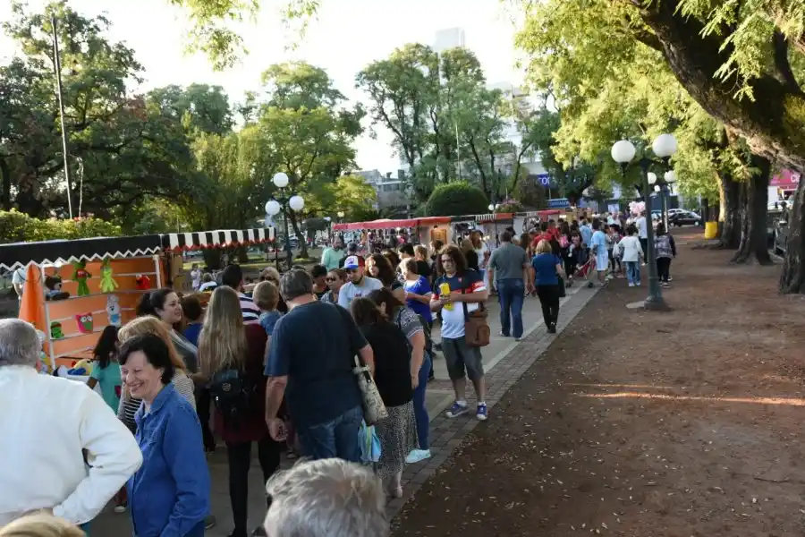 En este cálido día otoñal , “Desde el Origen” se suma a Plaza Feria