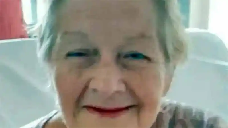 Insólito: "enterraron" a su abuela y luego se enteraron que estaba viva en la clínica