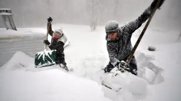 ¡TORMENTA MORTAL EN NUEVA YORK! Al menos 3 muertos y más de dos metros de nieve en las calles