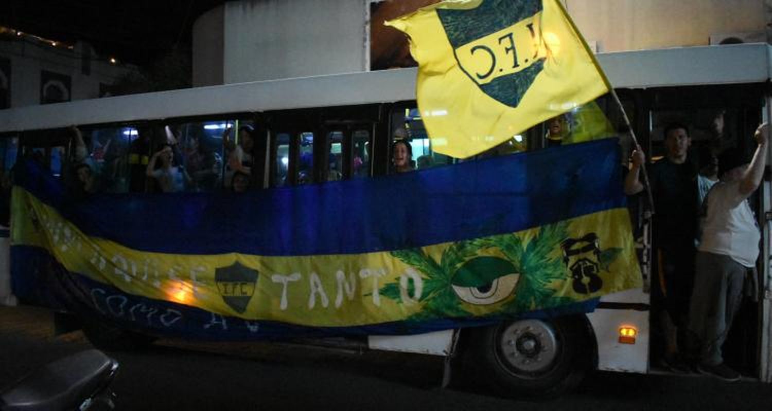 Independencia campeón Clausura para Primera A: La fiesta empezó en Baradero, pasó por el centro de San Pedro y terminó en la sede