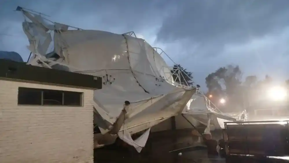 Destrozos en el distrito de Olavarría por el temporal que afectó a la provincia de Buenos Aires. (Foto: Verte TV)