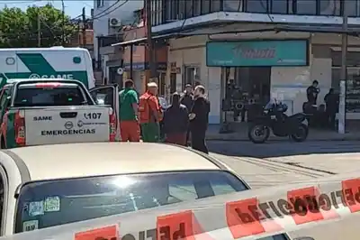 Fatal persecución en Av. Gral. Paz: huyeron de un control, se tirotearon con la policía y murió un delincuente