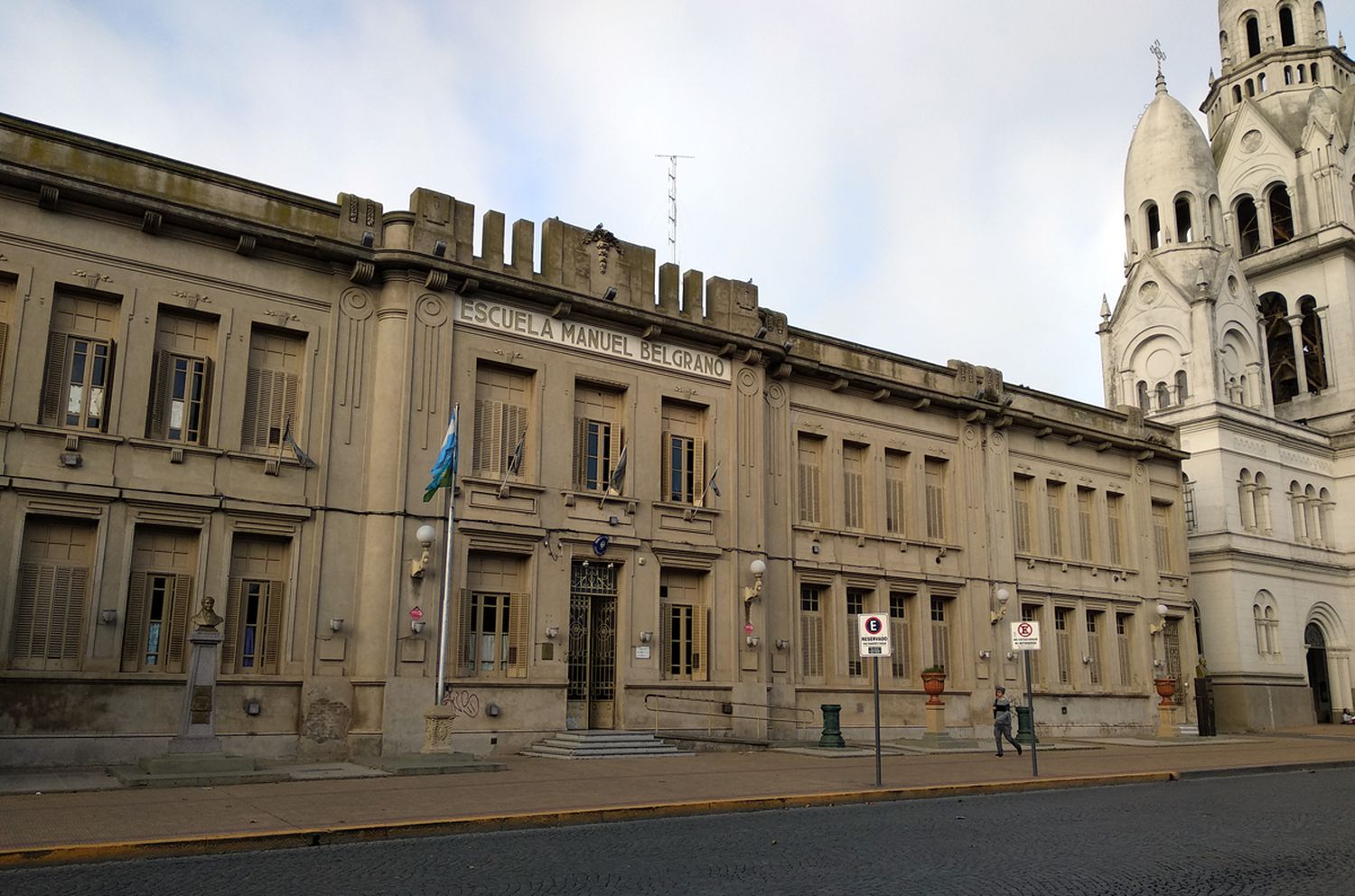 Un robo y múltiples daños en la Escuela Primaria 1obligaron a suspender las clases ayer