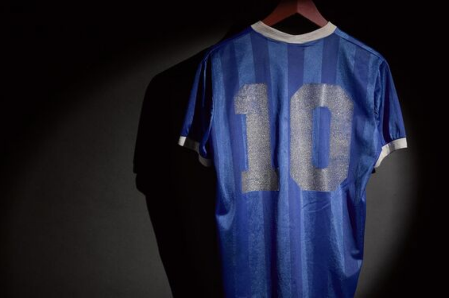 La camiseta de Maradona contra Inglaterra se subastó por casi nueve millones de dólares