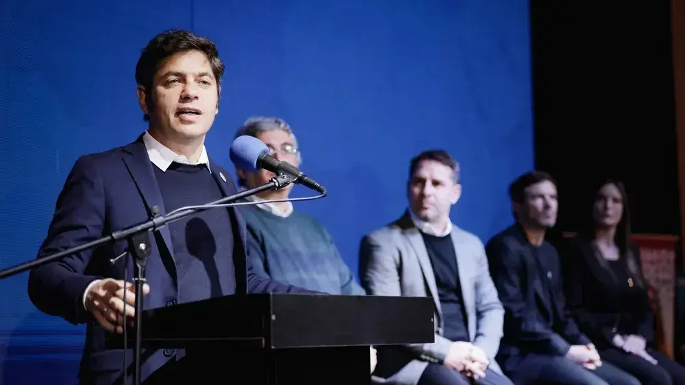 El gobernador Axel Kicillof ante empresarios pymes.