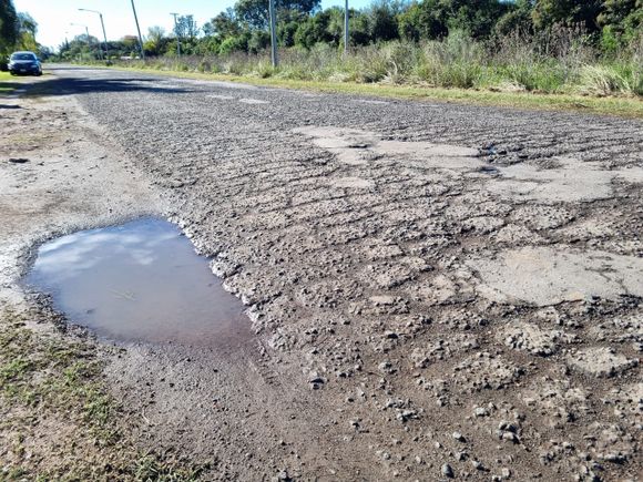 Concejales radicales piden la repavimentación del camino al Aeroclub