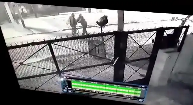 "No soy un call center": La insólita respuesta de un comisario al llamado de vecinos tras el robo a un delivery en Temperley 