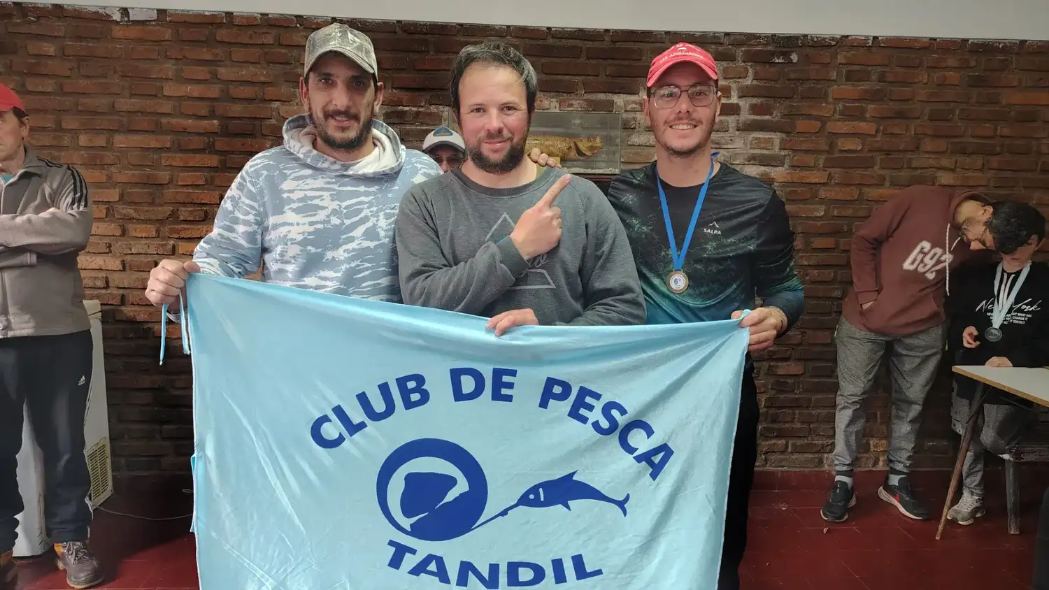 Sturla, Arispe y Aguilar; los mejores del campeonato embarcados.