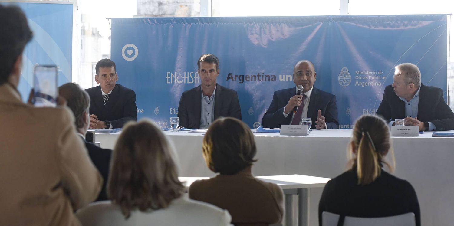 Manzur y Cresto firmaron convenio para ejecutar obras en 6 ciudades de Entre Ríos