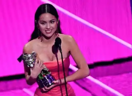 Olivia Rodrigo también ganó su astronauta de MTV. Foto AFP
