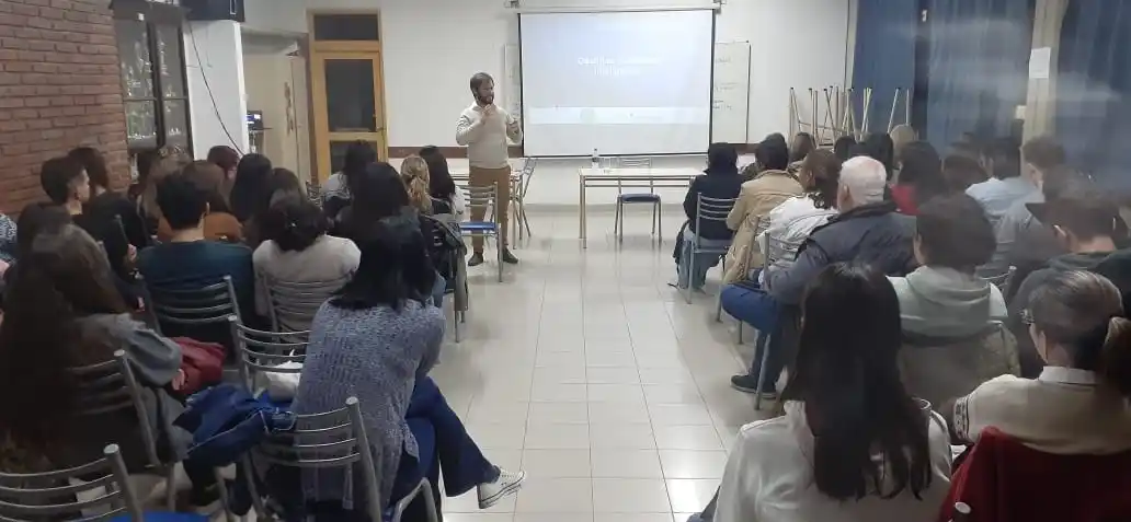 Disertaron sobre Destinos turísticos inteligentes