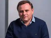 Erro condenado: acepta pena condicional y denuncia “persecución política”