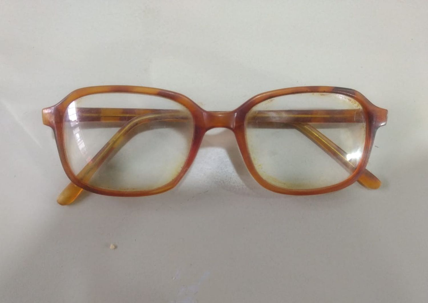Encontraron unos lentes en calle Mitre al 1500