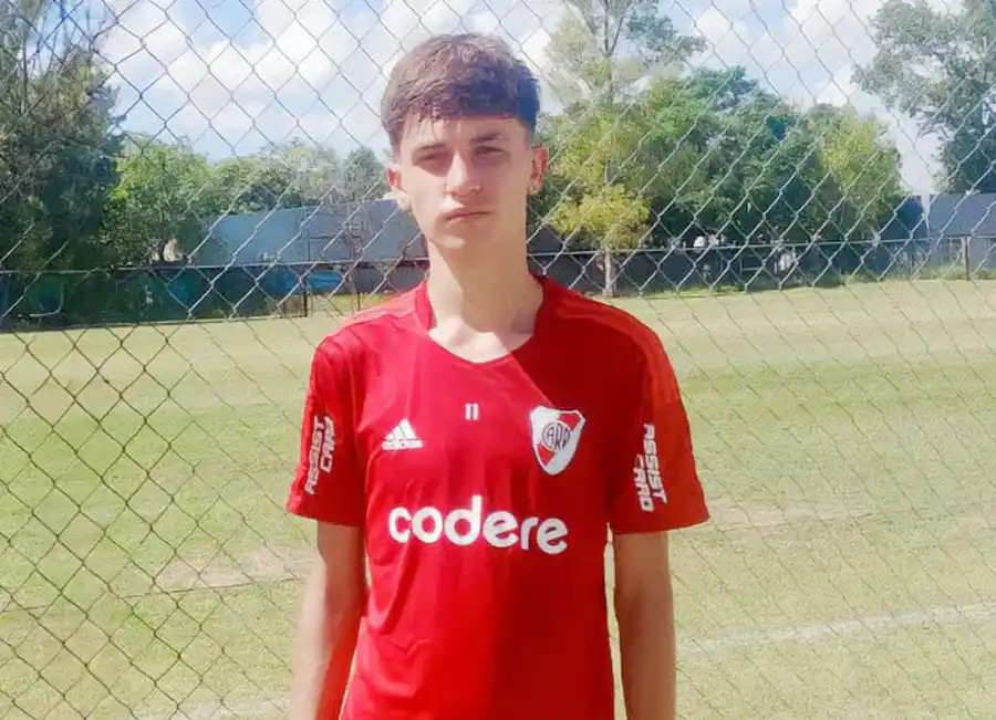 Simón Sánchez de la categoría 2010 de Libertad, quedó en River Plate