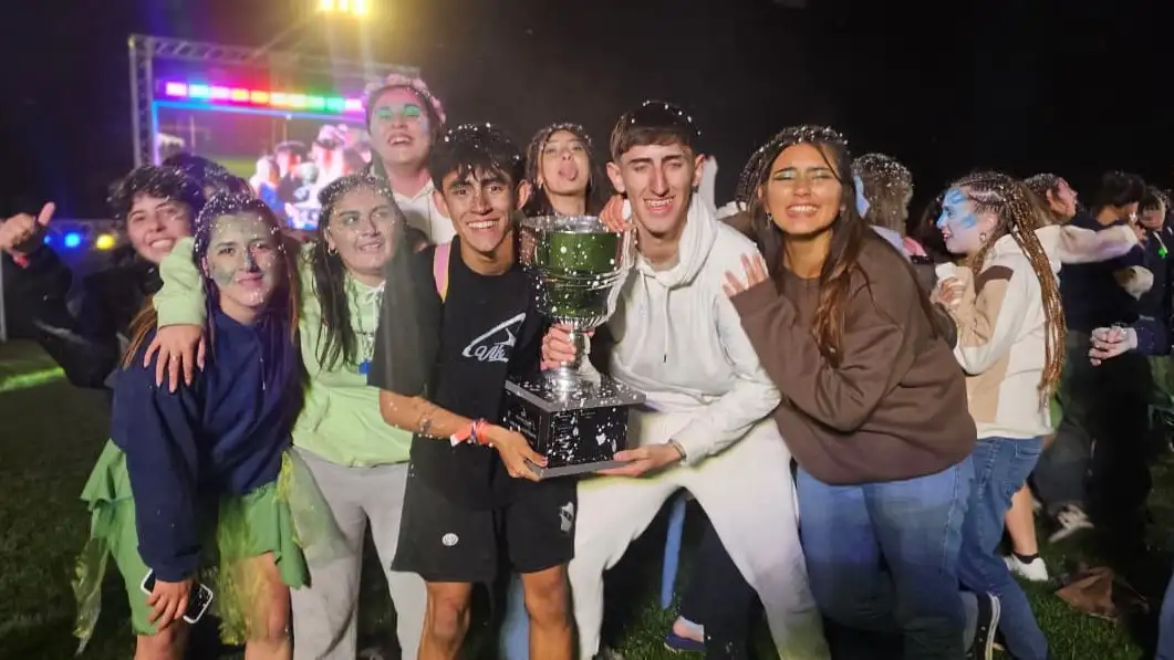 El Dámaso Latasa recibió a más de 8 mil personas en una nueva Farándula Estudiantil.
