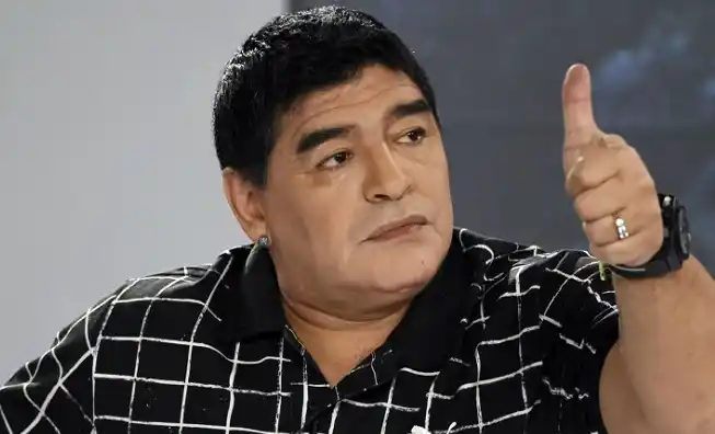 Maradona firmó con Telefé para hacer una miniserie de su vida