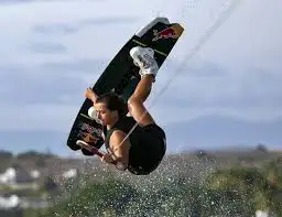Eugenia de Armas es campeona mundial y Oro Panamericano en Wakeboard, una de las disciplinas del esquí acuático. Con solo 24 años es la primera y unica mujer en hacer un doble giro sobre las olas. Viviendo entre México y Argentina, se prepara para nuevas competencias y entre ellas la de Gualeguay donde estará presente.