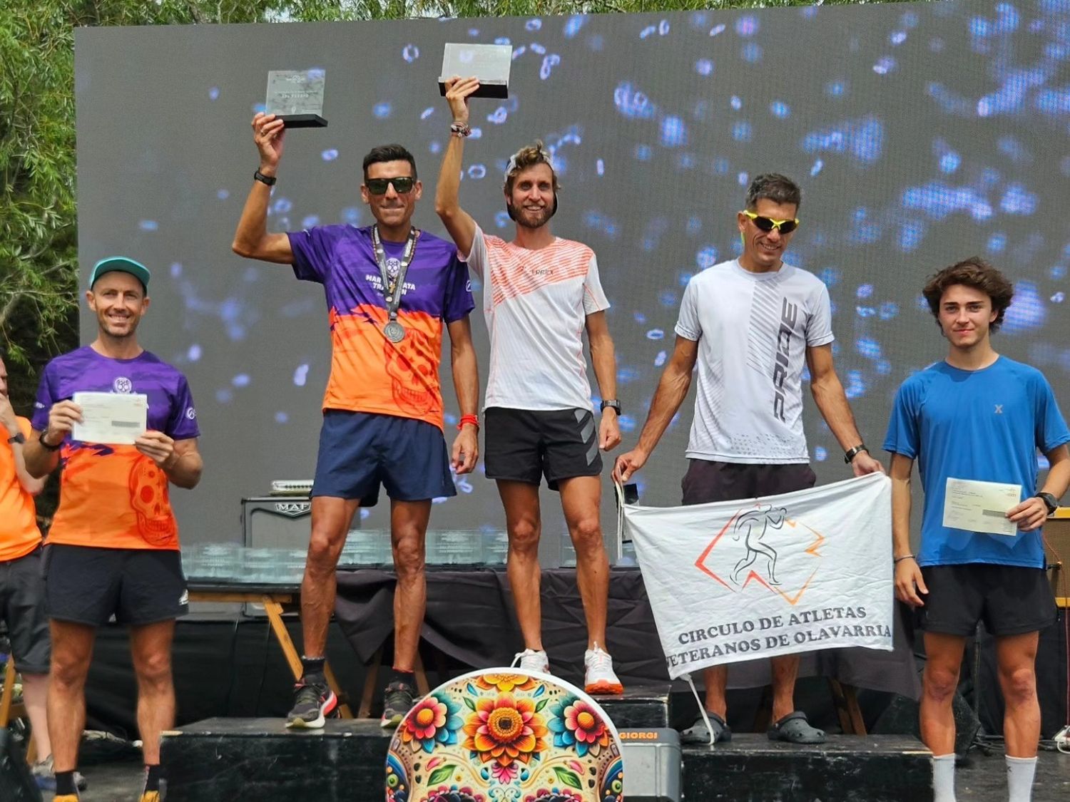 Diego Simon en la cima del podio en Mar del Plata.