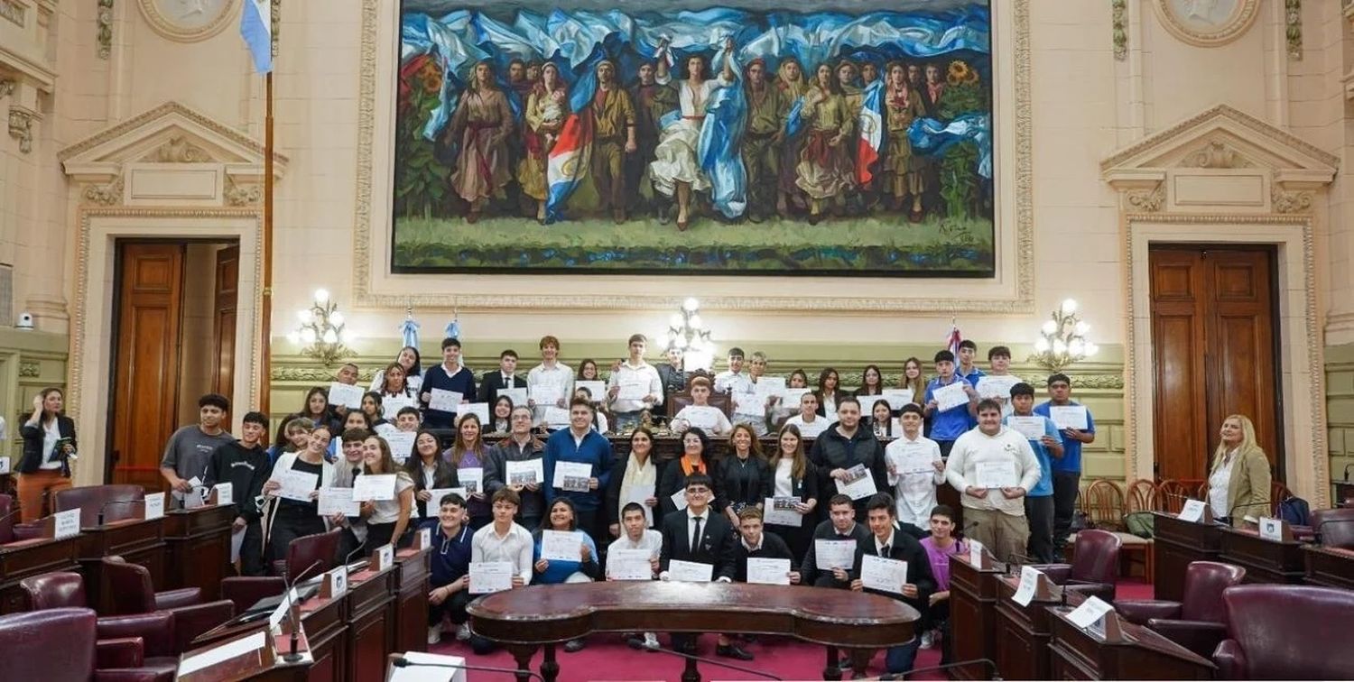 Estudiantes de seis escuelas de Venado Tuerto y una de San Eduardo, fueron "Diputados por un Día"  Miércoles 16.10.2024  13:02