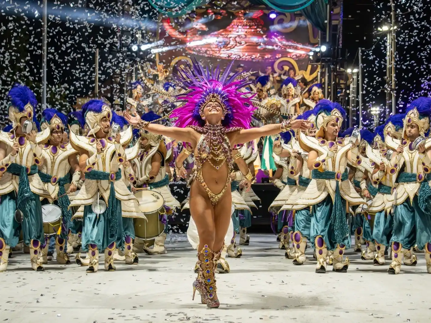 Con un Corsódromo lleno, el Carnaval del País dio inicio a sus tres noches de fiesta